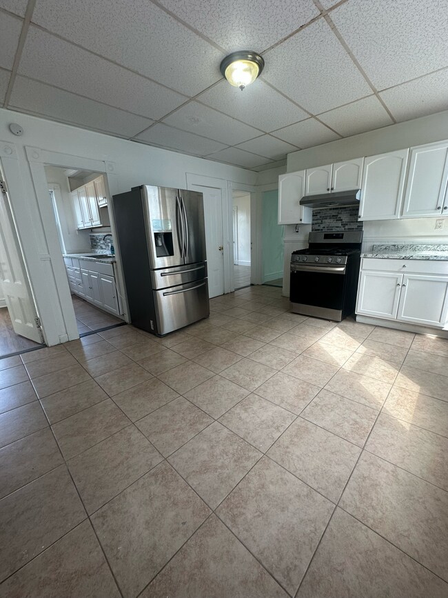 Primary Photo - 100 Aiken Ave