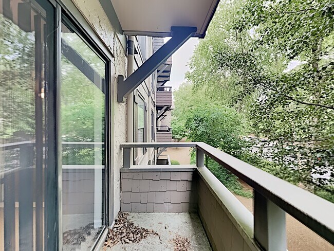 Building Photo - 1217 Highland Bluff Dr S E
