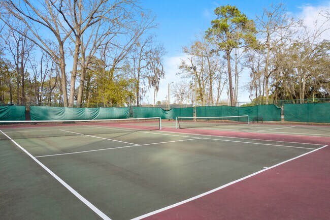 Building Photo - 777 King George Blvd