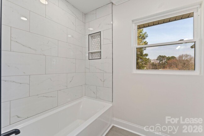 Building Photo - 612 Westway Dr