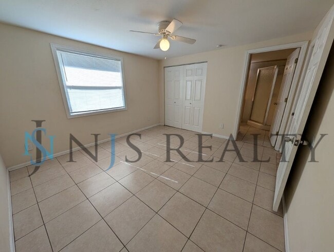Building Photo - This 3/2/1 with over 1100 sq ft offers all tile floors open kitchen/dining, split floor plan on a...