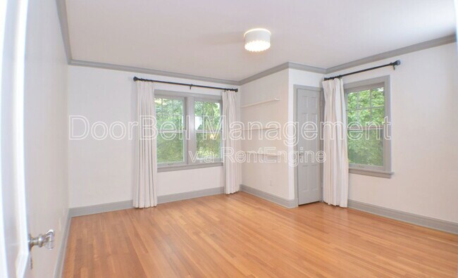 Building Photo - 255 E 27th Pl