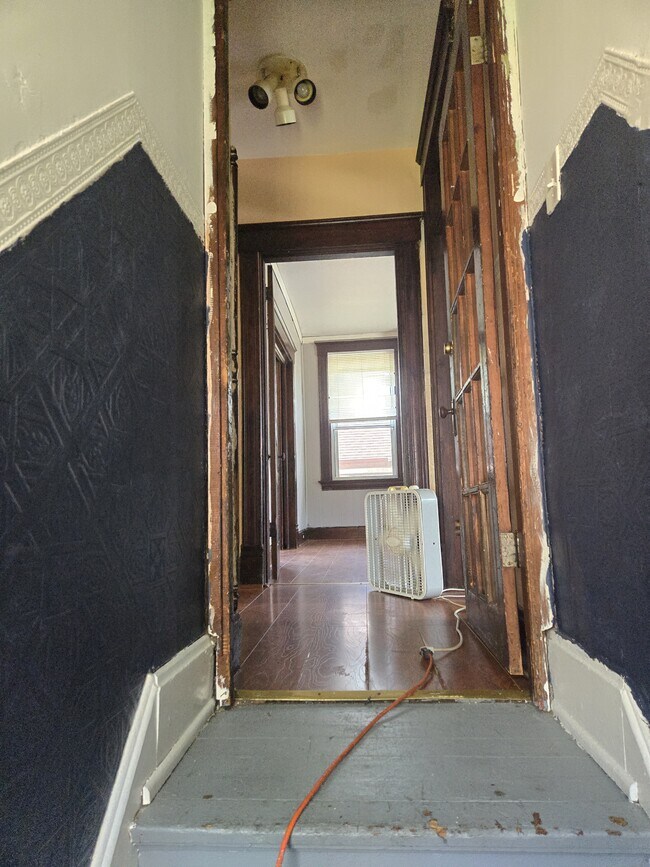 Primary Photo - 824 Woodlawn Ave