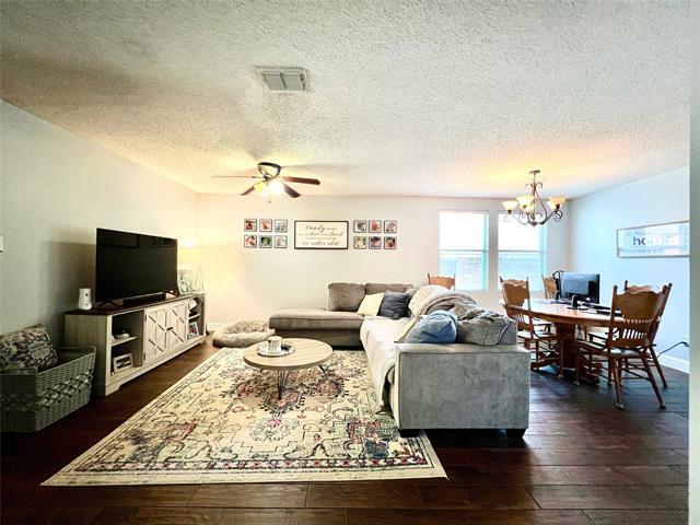 Building Photo - 1116 Willow Tree Dr