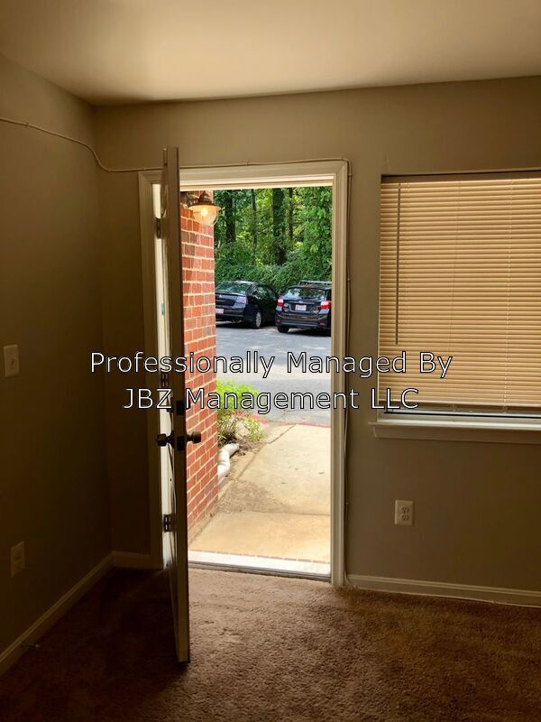 Building Photo - 1625 Ingleside Ave