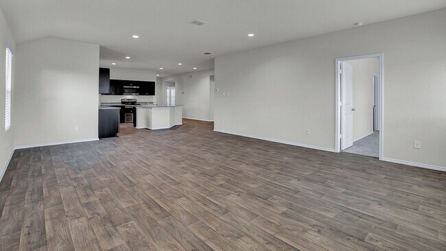 Building Photo - 4 BR / 2 BA - 2032 SF in Seguin - Arroyo Ranch!