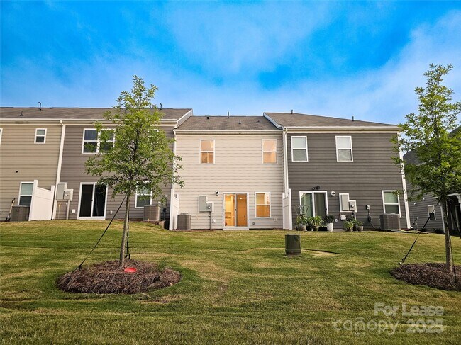 Building Photo - 2744 Yeager Dr NW
