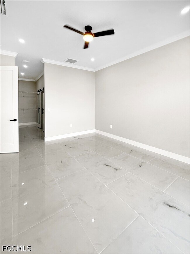 Building Photo - 303 NW 26th Ave