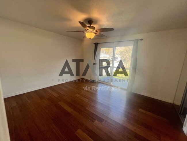 Building Photo - 9111 Parakeet Dr