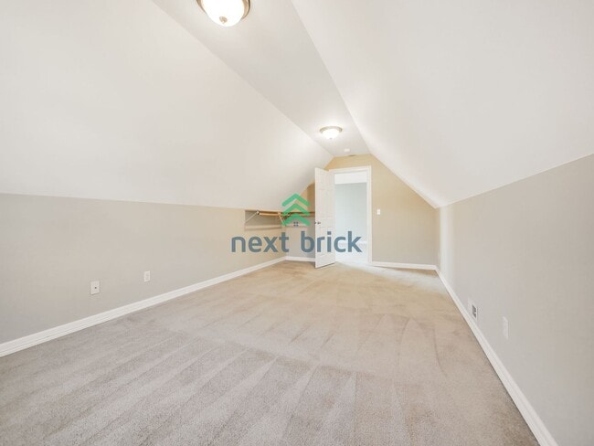 Building Photo - Stunning 4bed/2.5bath Norris Home with a V...