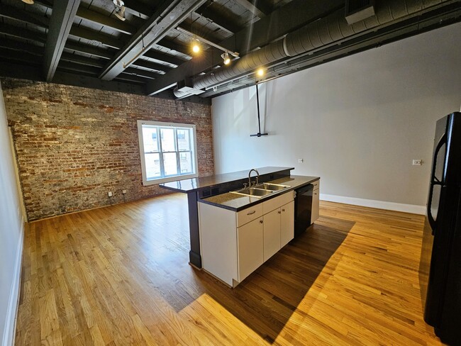 Building Photo - 1417 Market St