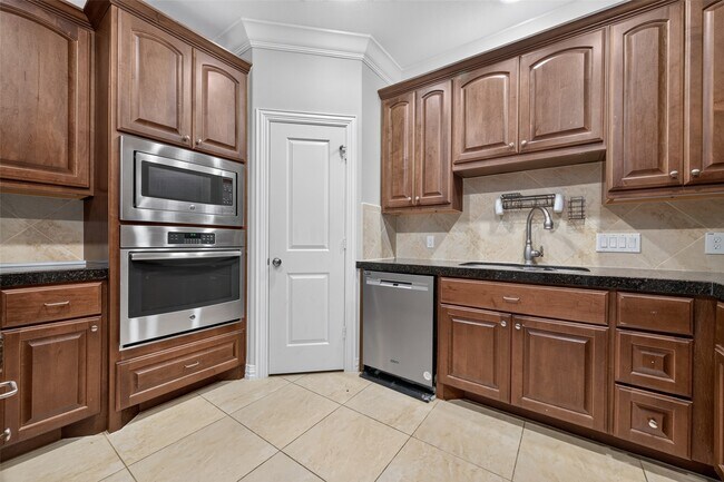 Building Photo - 13423 Preston Cliff Ct