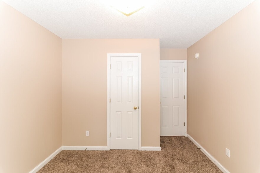 Building Photo - 1128 Fredrick Dr