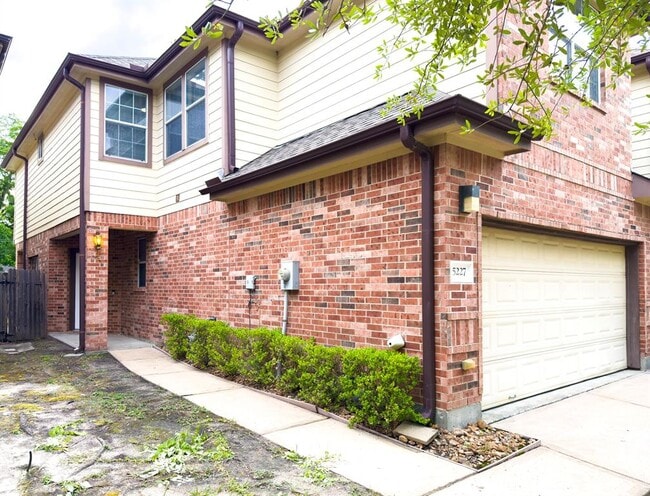 Building Photo - 5227 Brinkman Ct