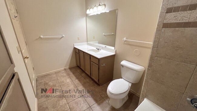 Building Photo - 1 Bedroom, 1 Bath