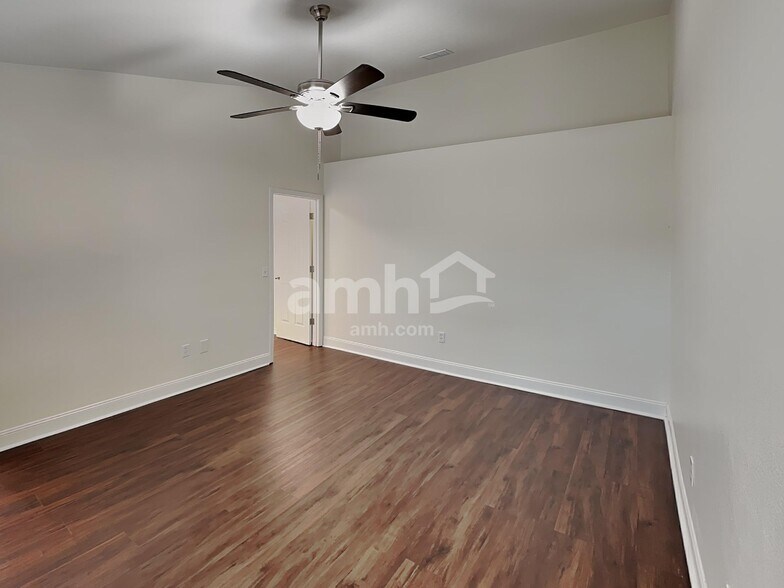 Building Photo - 3826 Bayshore Cir
