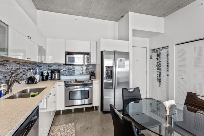 Building Photo - 133 NE 2nd Ave