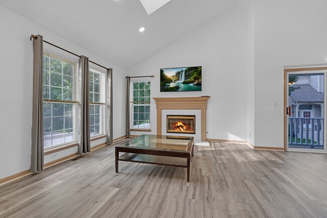 Building Photo - 1651 Apple Tree Ln