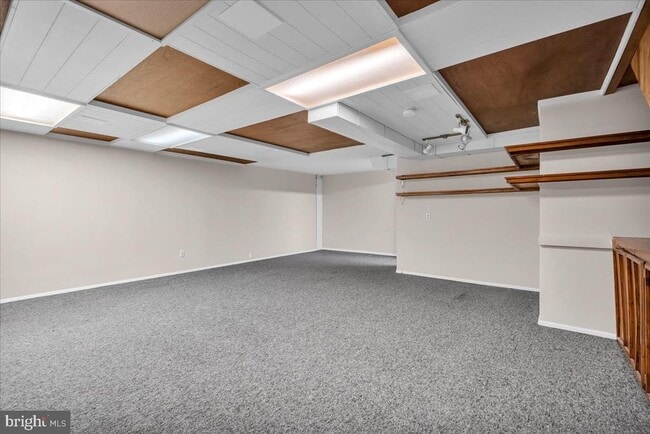 Building Photo - 38 Burgundy Dr