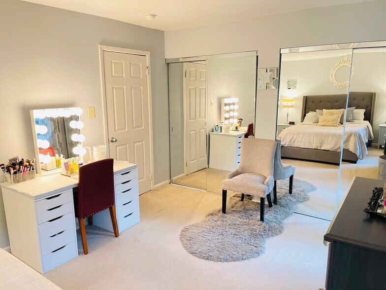 Building Photo - 16 Mateus Way