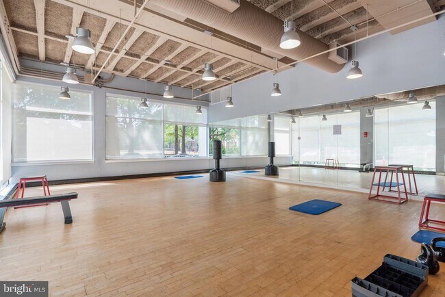Building Photo - 355 I St SW