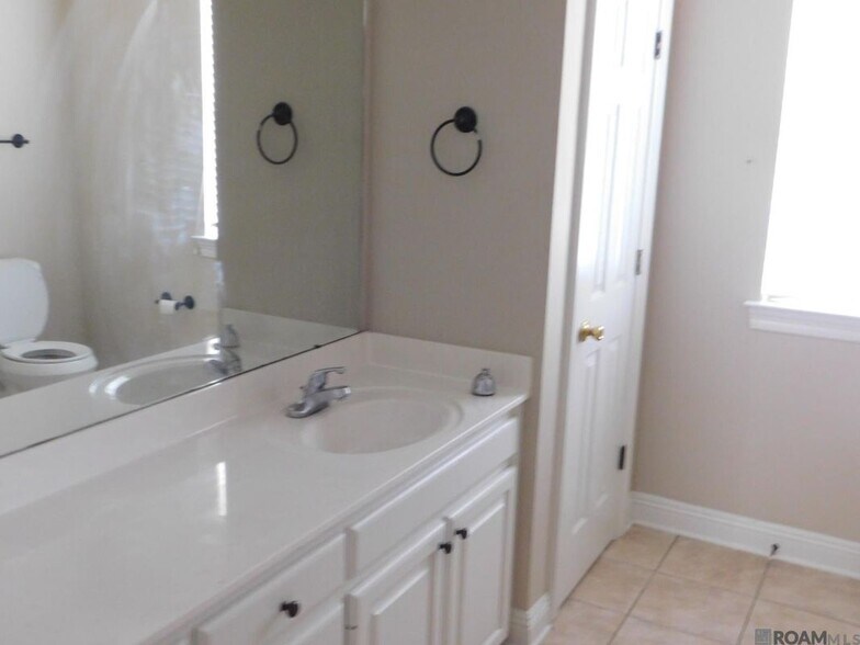 Building Photo - 11182 River Highlands Dr