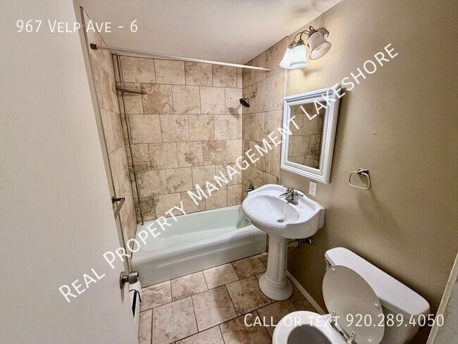 Building Photo - 967 Velp Ave