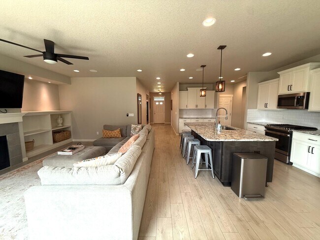 Building Photo - Beautiful Three Bedroom in Pasco Near Chiawana High School