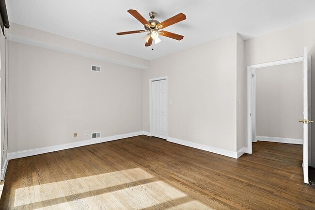 Building Photo - 556 1st St