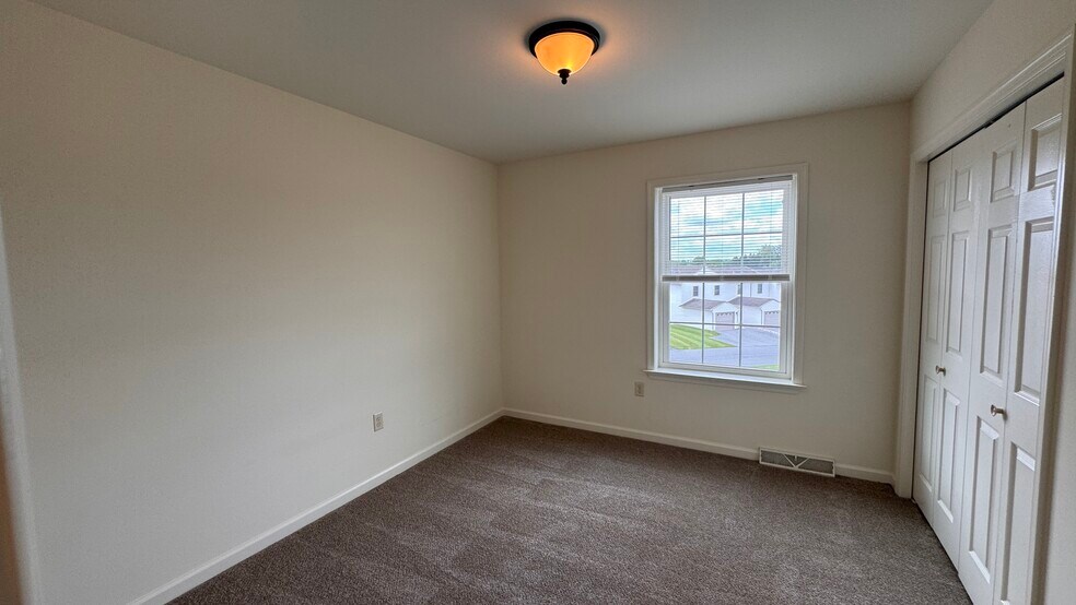 Building Photo - 250 Limestone Dr