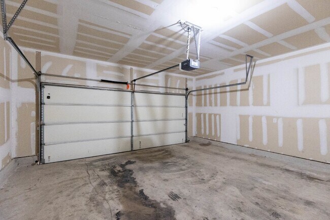 Building Photo - 3534 York Crest