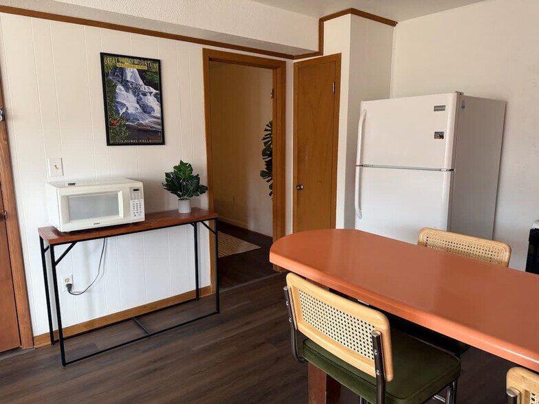 Building Photo - 157 W Holly Ridge Rd