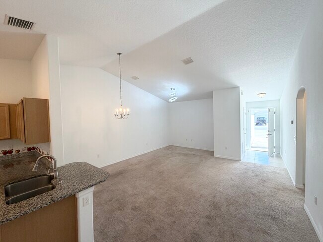 Building Photo - 10 Rainstone Ln