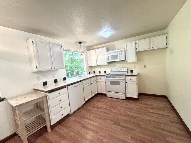 Building Photo - Prime Gig Harbor Location – Modern 2-Bedroom, 2-Bath Townhouse for Rent