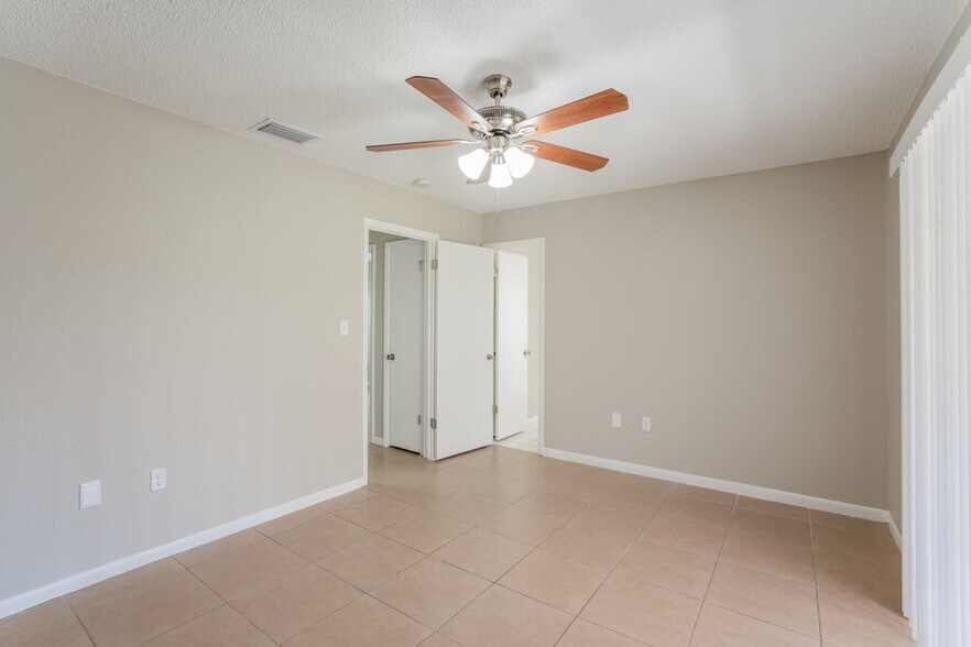 Building Photo - 1355 Five Iron Dr