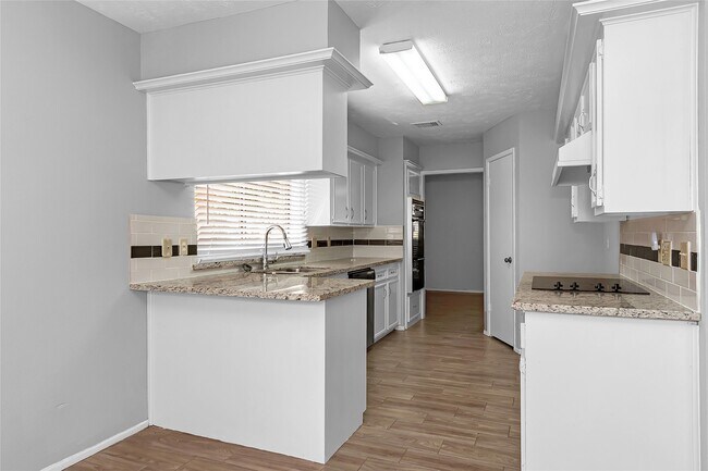 Building Photo - 2710 Green Fields Dr