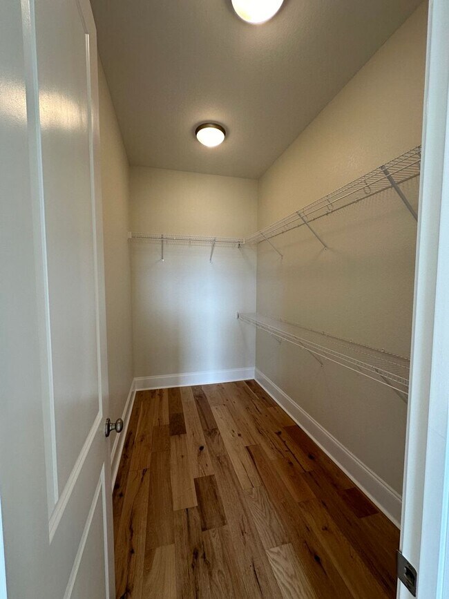 Building Photo - Gorgeous New Contsruction 3 bedroom/2 full...