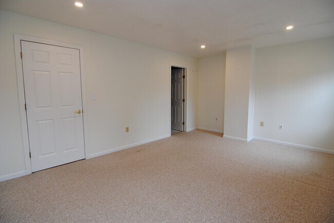 Building Photo - 5 Cadogan Way