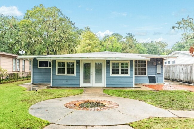 Building Photo - Recently Renovated 4-Bedroom Home with Mod...