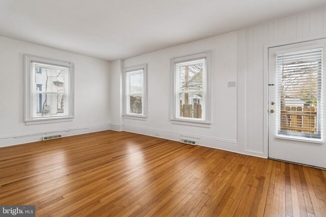 Building Photo - 12 Station Rd