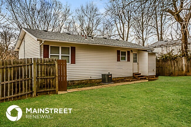 Building Photo - 5002 Seville Dr