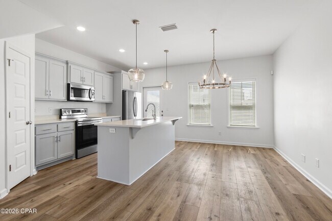 Building Photo - 413 Raven Ln