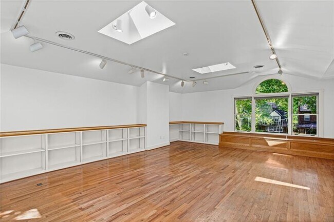 Building Photo - 1315 Denniston St
