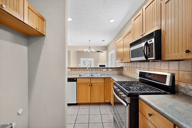 Building Photo - SE Rio Rancho 3 Bedroom  2 bath  2 car garage