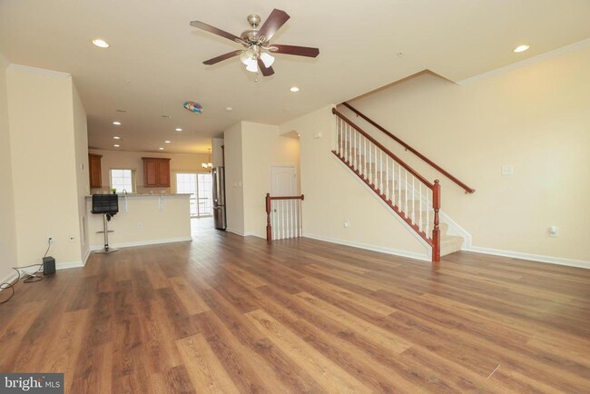 Building Photo - 7954 Blue Stream Dr