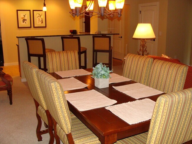 Building Photo - 1-bedroom furnished condo with fenced courtyard