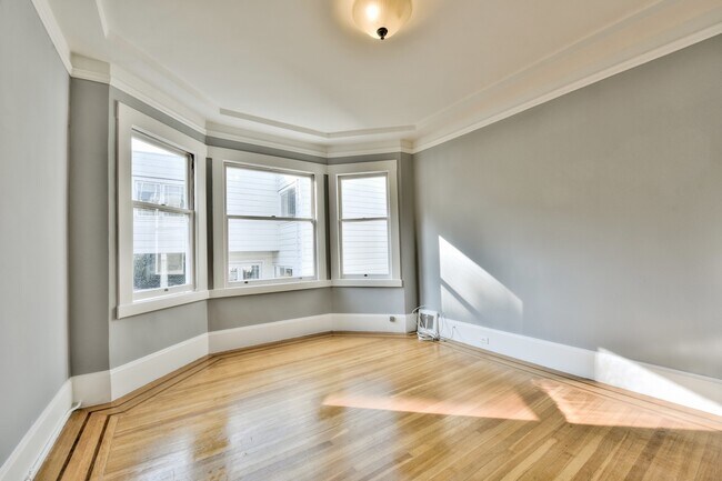 Building Photo - Baker Street 2753-55