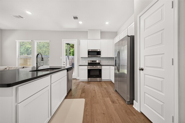 Building Photo - 4004 Baja Ln