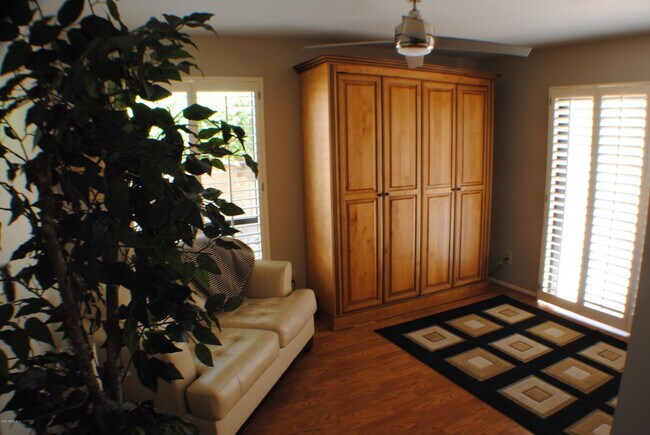 Building Photo - 26001 S Sherbrook Dr