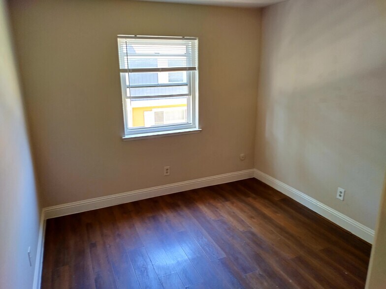 Building Photo - 4207 Brookfield Dr